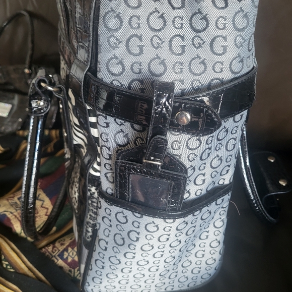 Guess carry on - Picture 3 of 7